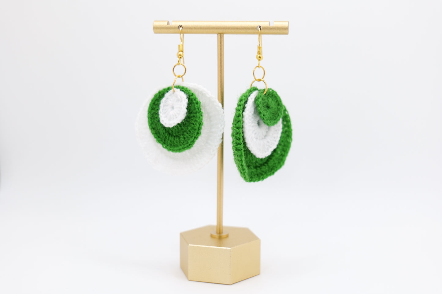 Circle crocheted earrings in green image 0