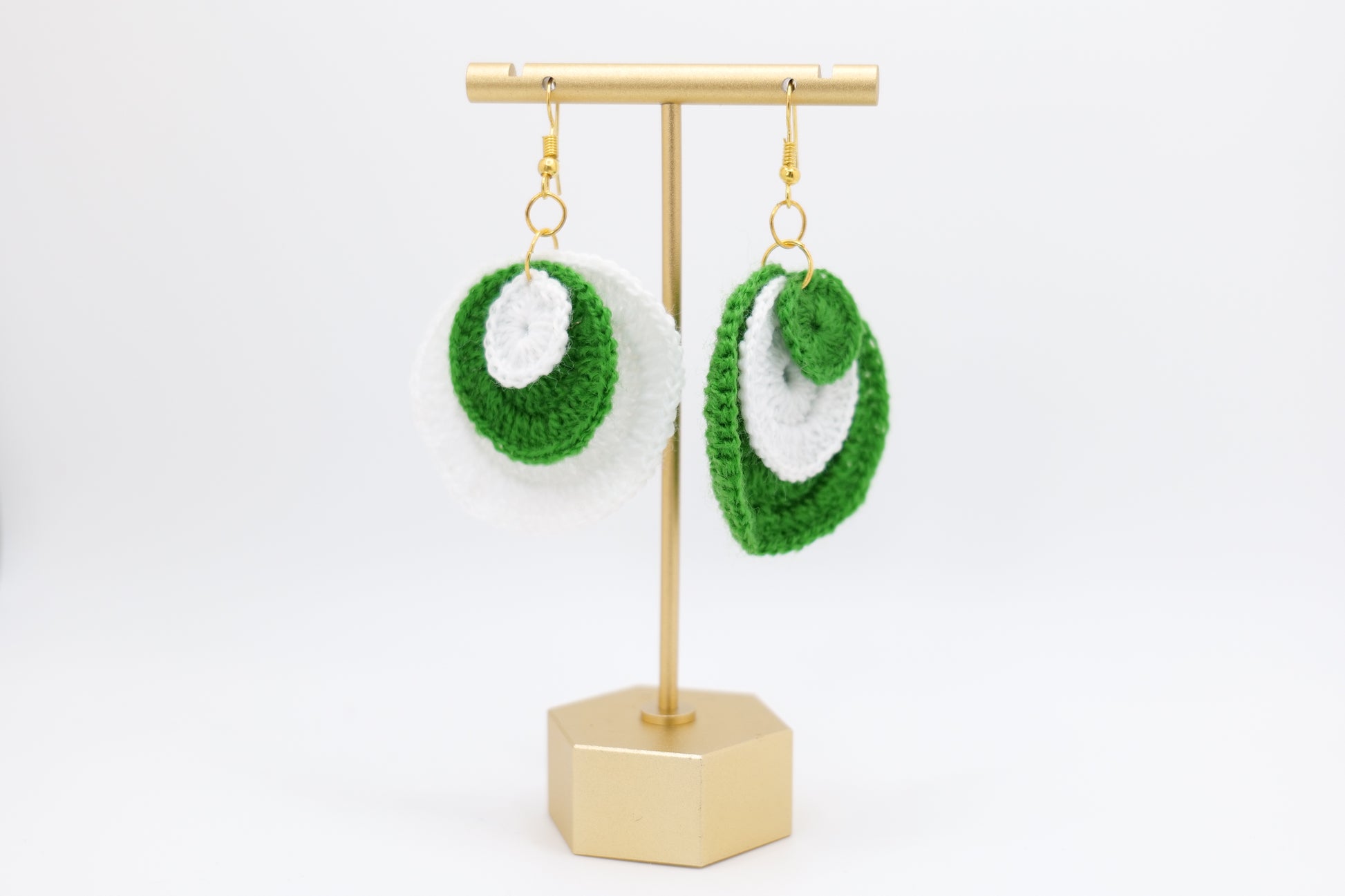 Circle crocheted earrings in green image 0