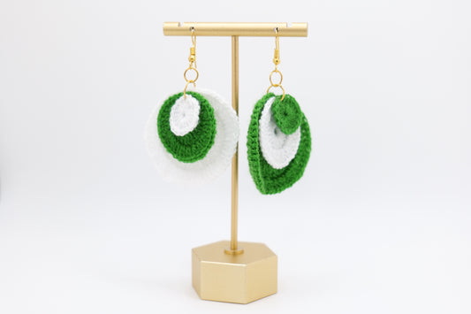 Circle crocheted earrings in green image 0