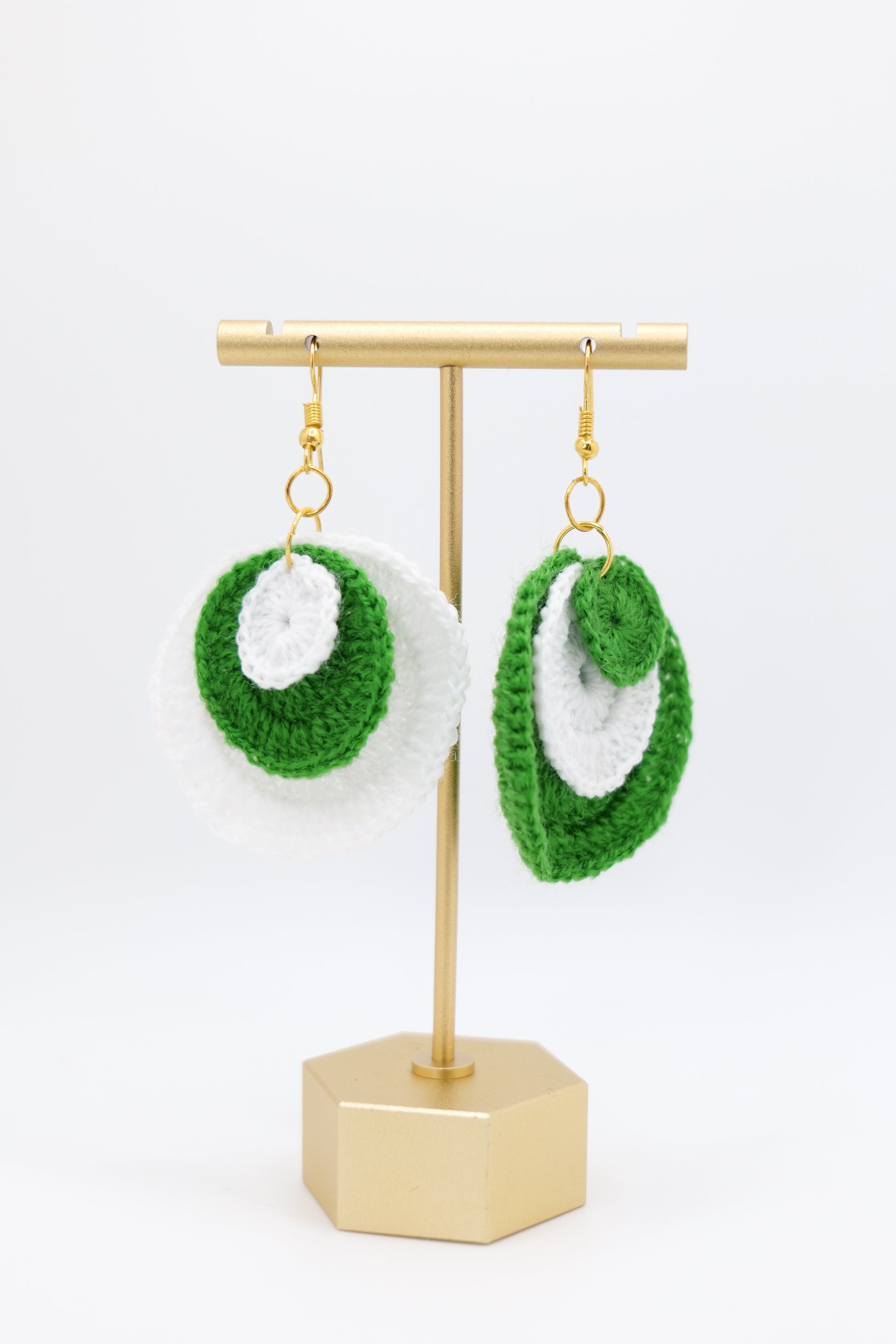 Circle crocheted earrings in green image 2