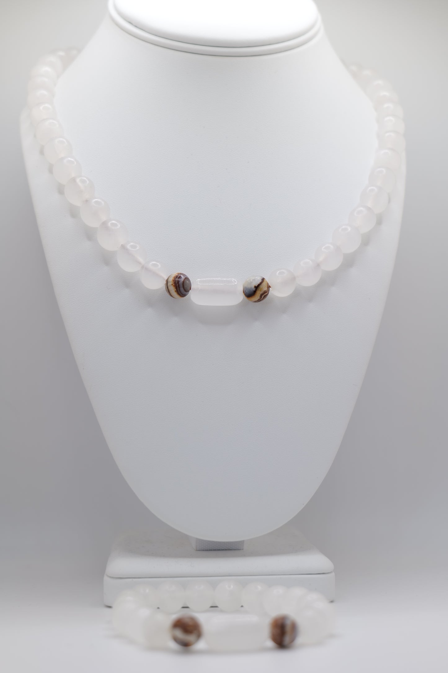 White Marble and Onyx Centerpiece Jewelry Set