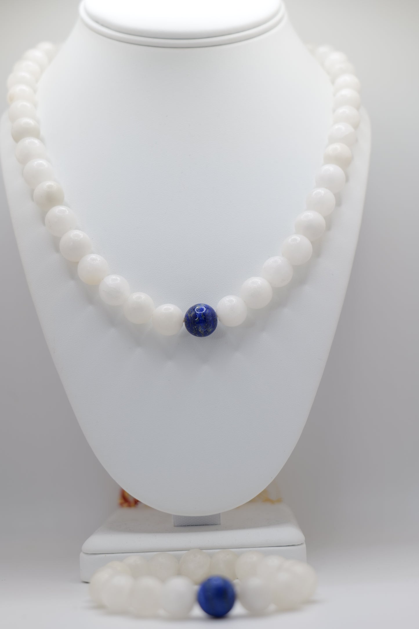 White Marble and Lapis Lazuli Jewelry Set