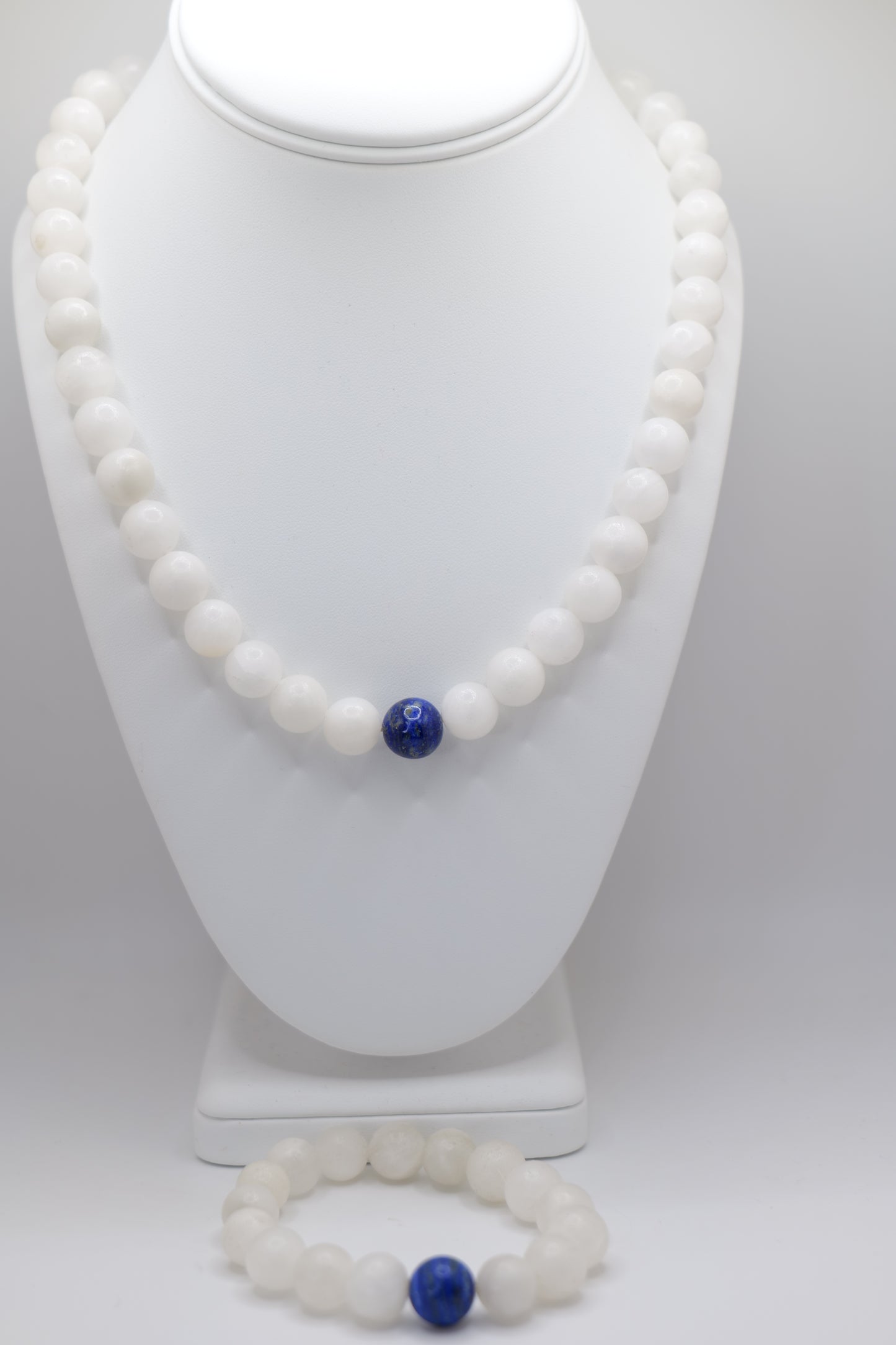 White Marble and Lapis Lazuli Jewelry Set