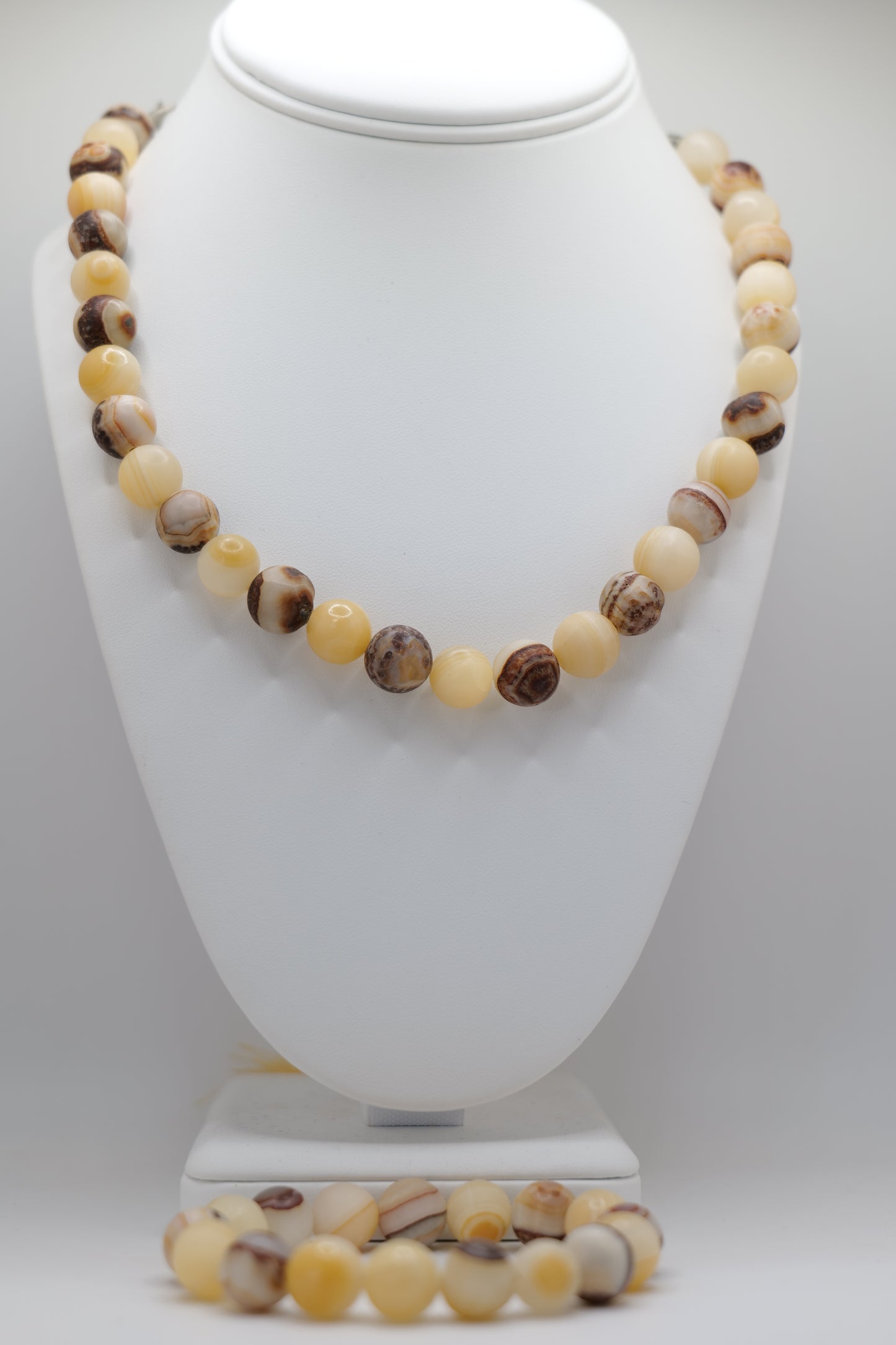 White Marble and Onyx Beaded Jewelry Set