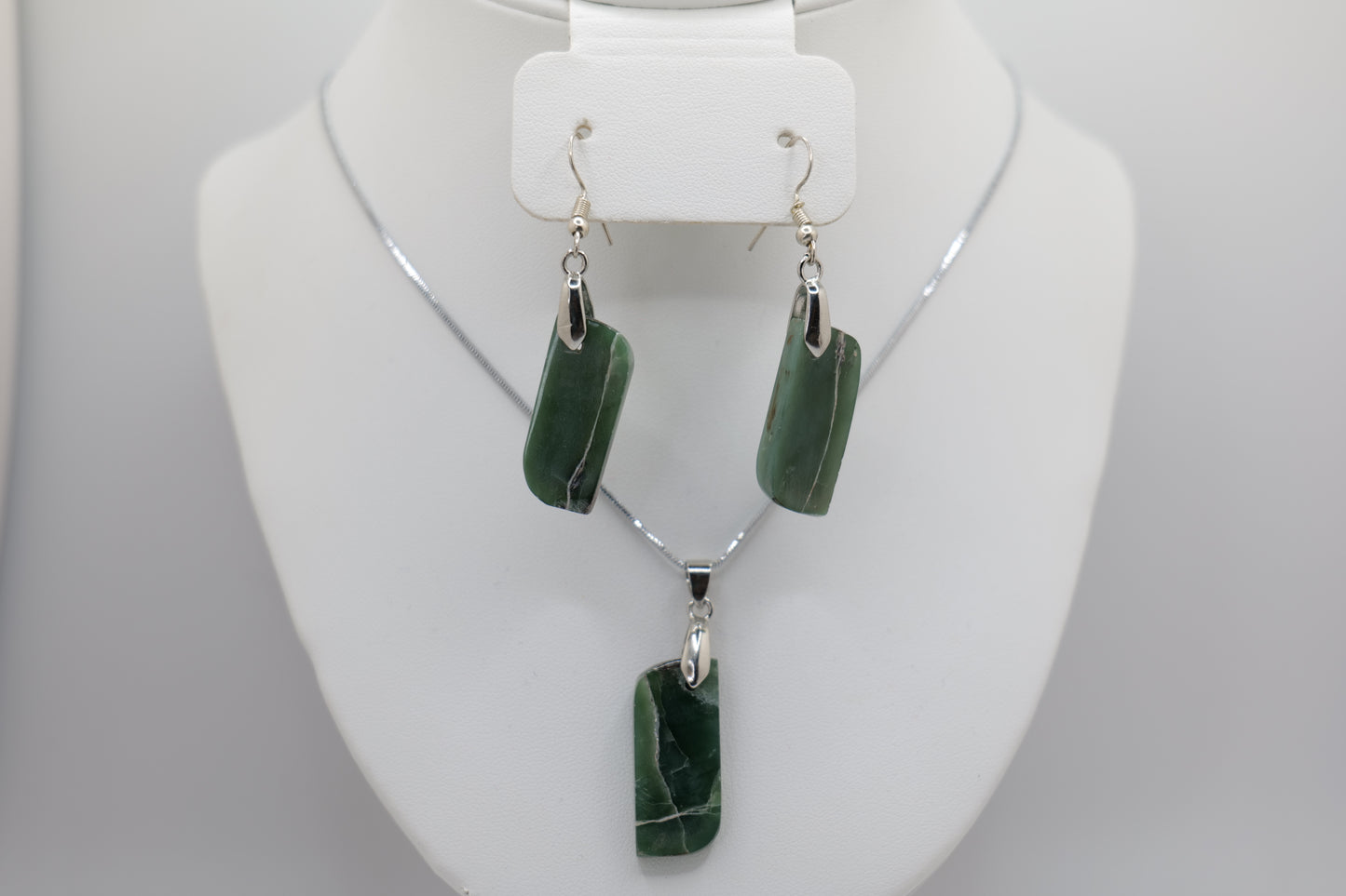 Bowenite with Silver Jewelry Set